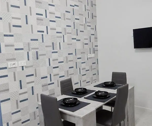 Luxury Margo アパート